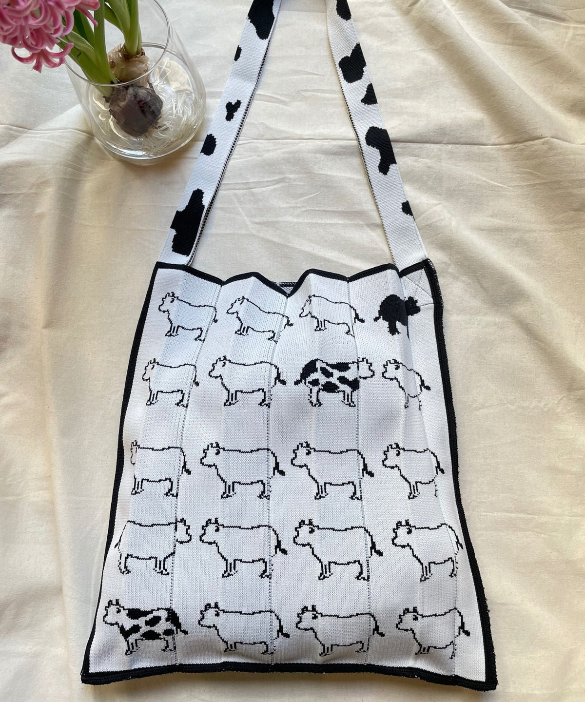 Knitty / Cow Cow / White
