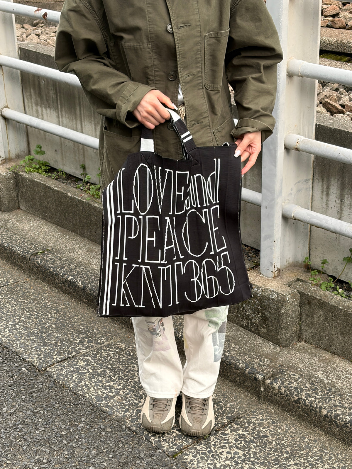Mam / LOVE and PEACE / black×white