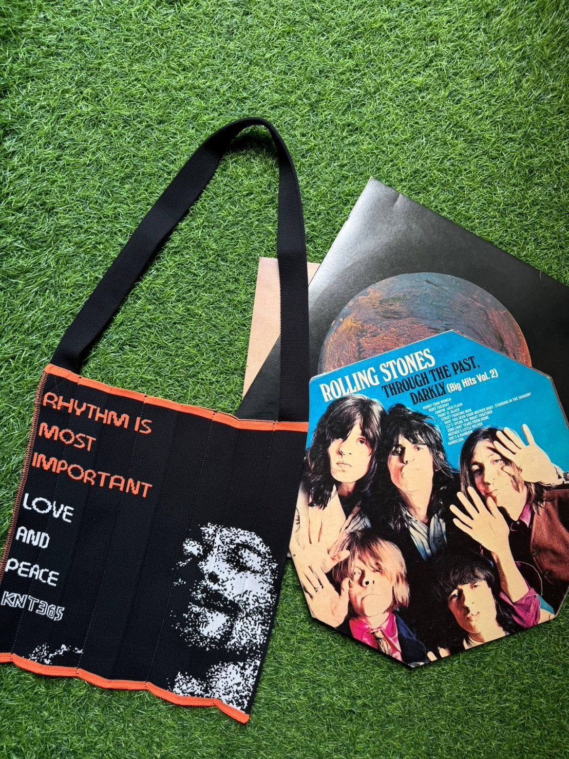 Lpeee / Rhythmn / Black
